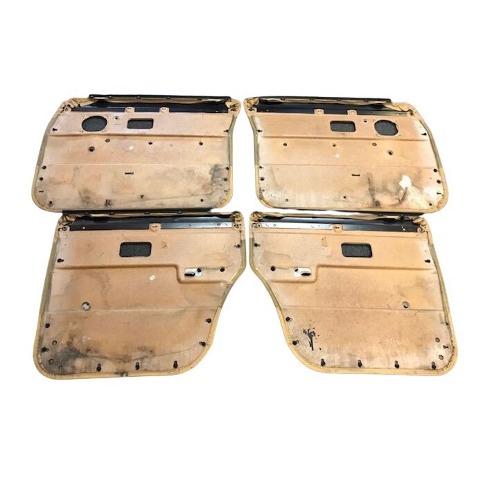 Conjunto de paneles de puerta 244+245 izquierda y derecha delantera y trasera en beige para Volvo, pieza 9000399 usada.
