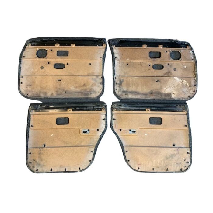 Conjunto de paneles de puerta 244+245 izquierda y derecha delantera y trasera en negro para Volvo, pieza 9000399 usada.