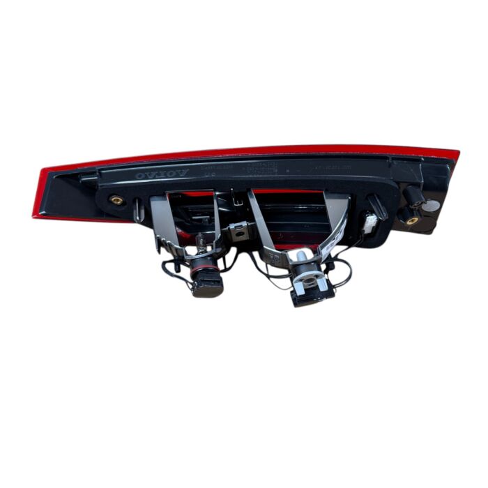 Luz trasera izquierda interior Volvo V90 2017-2020 V90CC, parte en el portón trasero, número de pieza Volvo 32293883