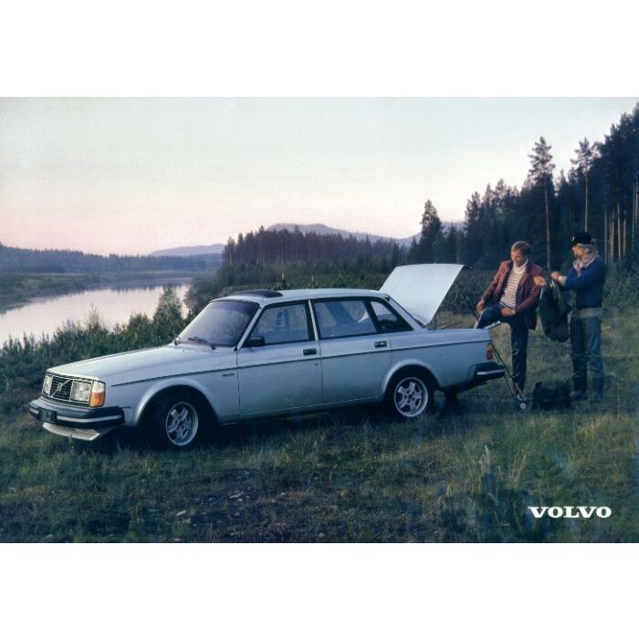 Póster Volvo 240 GLT conduciendo en el campo con cazador, reproducción, número de pieza de Volvo Poster240GLT.