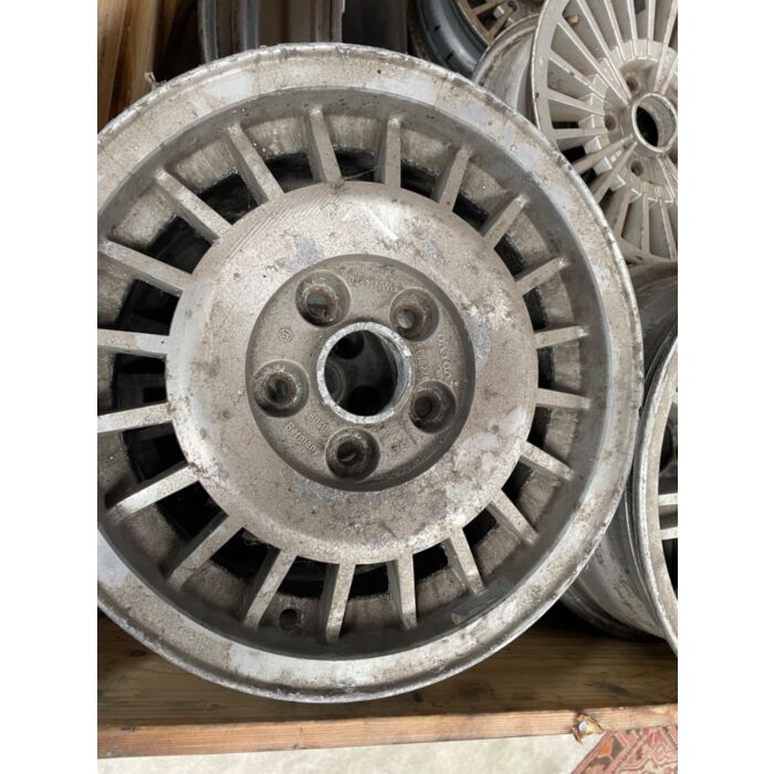 Juego de llantas Volvo 240 244 245 14 pulgadas GLE