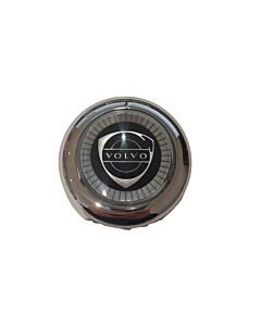 Claxon de Volvo con tapa y anillo de cromo completo en volante P1800 - número de chasis 25499, número de pieza de Volvo 664477comp.