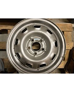 Volvo Velg staal 15x5inch 140+1. nr 684000