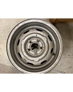 Volvo Velg staal 15x5inch 140+1. nr 684000