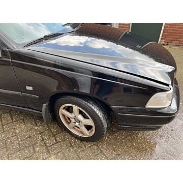 Guardabarros derecho Volvo V70 negro 019