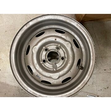 Volvo Velg staal 15x5inch 140+1. nr 684000