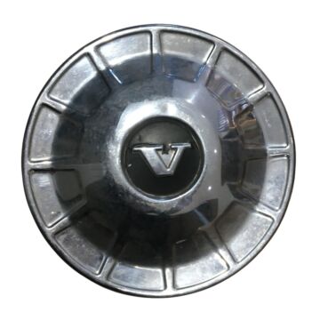 Tapa de rueda Volvo 140 RVS con círculo negro alrededor de la V (primer tipo) NOS número de pieza de Volvo 677282U producto usado